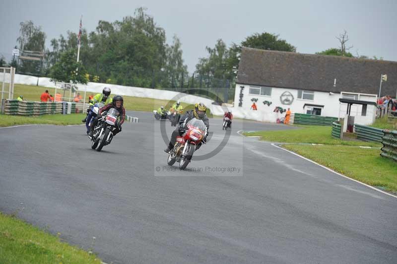Mallory park Leicestershire;Mallory park photographs;Motorcycle action photographs;classic bikes;event digital images;eventdigitalimages;mallory park;no limits trackday;peter wileman photography;vintage bikes;vintage motorcycles;vmcc festival 1000 bikes
