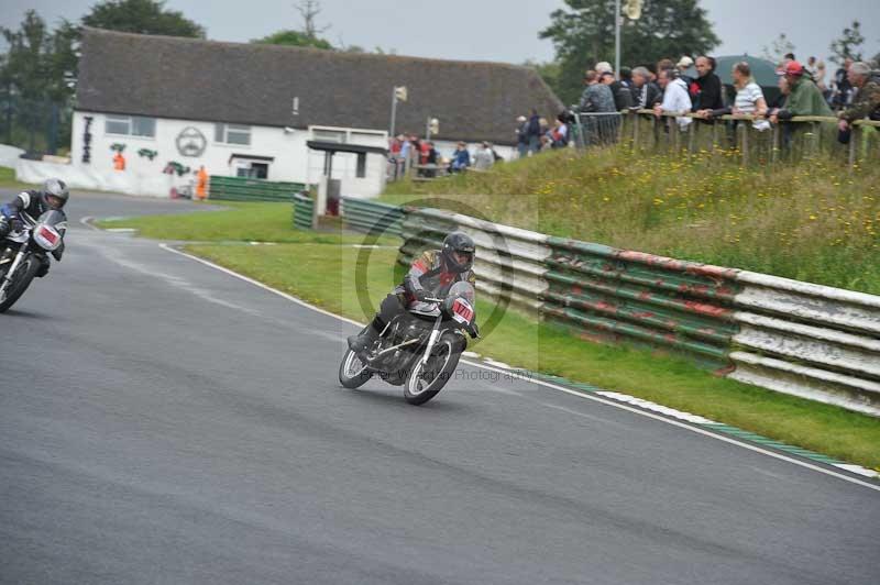 Mallory park Leicestershire;Mallory park photographs;Motorcycle action photographs;classic bikes;event digital images;eventdigitalimages;mallory park;no limits trackday;peter wileman photography;vintage bikes;vintage motorcycles;vmcc festival 1000 bikes