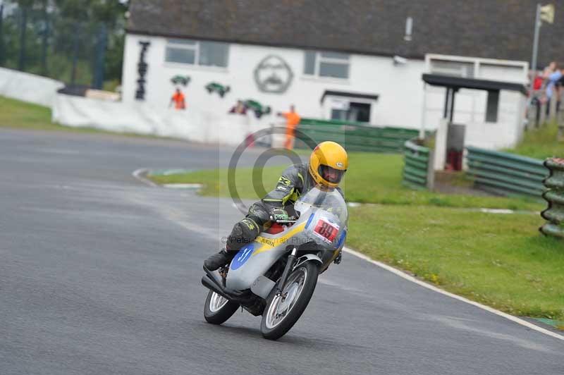 Mallory park Leicestershire;Mallory park photographs;Motorcycle action photographs;classic bikes;event digital images;eventdigitalimages;mallory park;no limits trackday;peter wileman photography;vintage bikes;vintage motorcycles;vmcc festival 1000 bikes