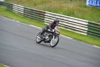 Mallory-park-Leicestershire;Mallory-park-photographs;Motorcycle-action-photographs;classic-bikes;event-digital-images;eventdigitalimages;mallory-park;no-limits-trackday;peter-wileman-photography;vintage-bikes;vintage-motorcycles;vmcc-festival-1000-bikes