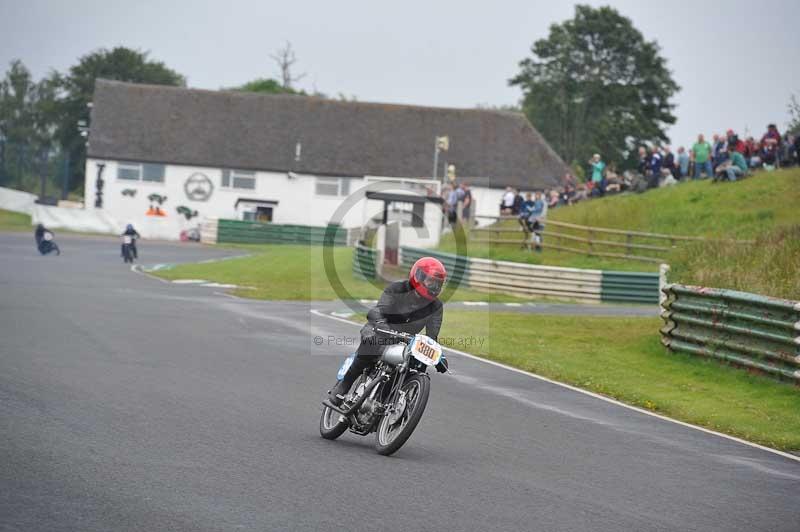 Mallory park Leicestershire;Mallory park photographs;Motorcycle action photographs;classic bikes;event digital images;eventdigitalimages;mallory park;no limits trackday;peter wileman photography;vintage bikes;vintage motorcycles;vmcc festival 1000 bikes