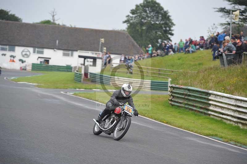 Mallory park Leicestershire;Mallory park photographs;Motorcycle action photographs;classic bikes;event digital images;eventdigitalimages;mallory park;no limits trackday;peter wileman photography;vintage bikes;vintage motorcycles;vmcc festival 1000 bikes