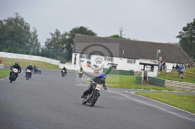 Mallory park Leicestershire;Mallory park photographs;Motorcycle action photographs;classic bikes;event digital images;eventdigitalimages;mallory park;no limits trackday;peter wileman photography;vintage bikes;vintage motorcycles;vmcc festival 1000 bikes