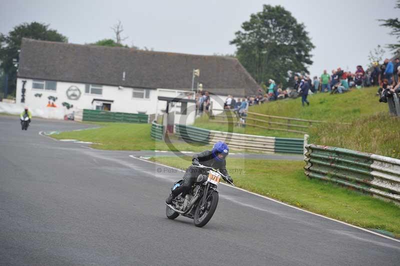 Mallory park Leicestershire;Mallory park photographs;Motorcycle action photographs;classic bikes;event digital images;eventdigitalimages;mallory park;no limits trackday;peter wileman photography;vintage bikes;vintage motorcycles;vmcc festival 1000 bikes