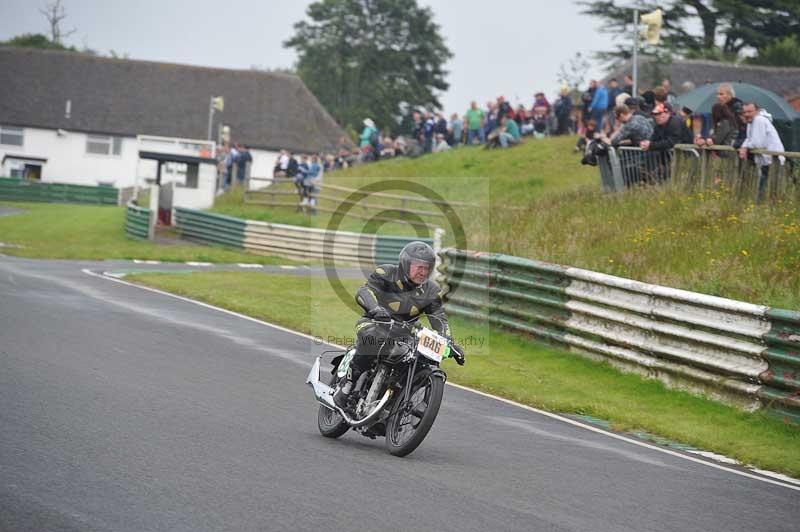 Mallory park Leicestershire;Mallory park photographs;Motorcycle action photographs;classic bikes;event digital images;eventdigitalimages;mallory park;no limits trackday;peter wileman photography;vintage bikes;vintage motorcycles;vmcc festival 1000 bikes