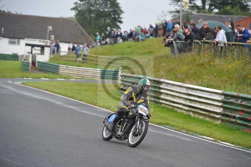 Mallory park Leicestershire;Mallory park photographs;Motorcycle action photographs;classic bikes;event digital images;eventdigitalimages;mallory park;no limits trackday;peter wileman photography;vintage bikes;vintage motorcycles;vmcc festival 1000 bikes