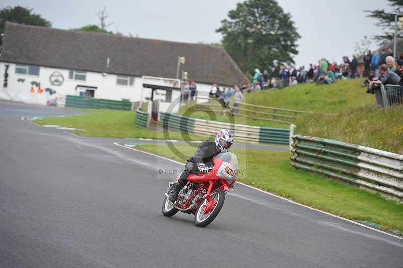 Mallory park Leicestershire;Mallory park photographs;Motorcycle action photographs;classic bikes;event digital images;eventdigitalimages;mallory park;no limits trackday;peter wileman photography;vintage bikes;vintage motorcycles;vmcc festival 1000 bikes