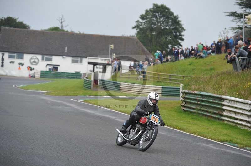 Mallory park Leicestershire;Mallory park photographs;Motorcycle action photographs;classic bikes;event digital images;eventdigitalimages;mallory park;no limits trackday;peter wileman photography;vintage bikes;vintage motorcycles;vmcc festival 1000 bikes