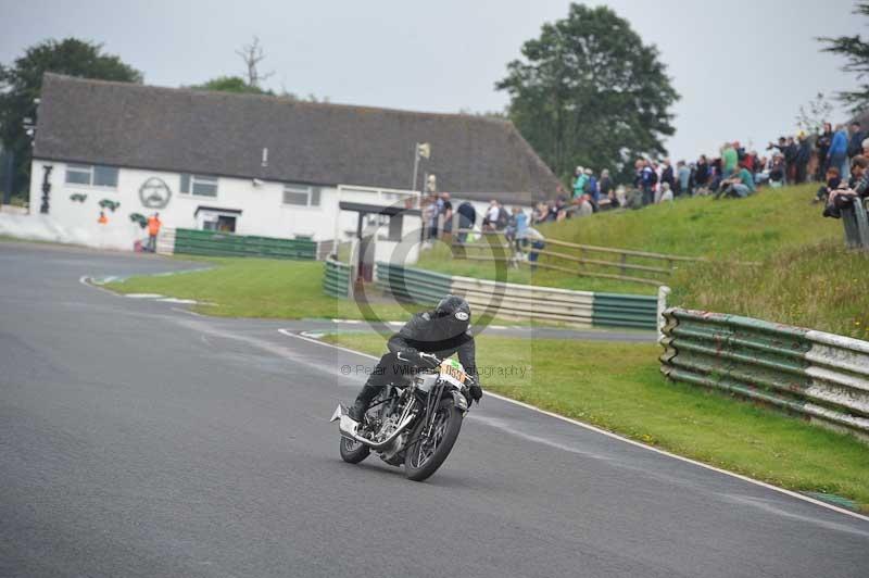 Mallory park Leicestershire;Mallory park photographs;Motorcycle action photographs;classic bikes;event digital images;eventdigitalimages;mallory park;no limits trackday;peter wileman photography;vintage bikes;vintage motorcycles;vmcc festival 1000 bikes