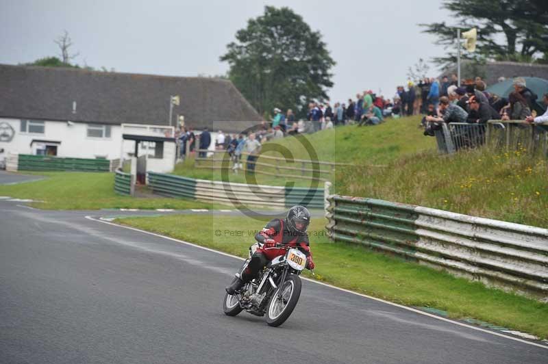 Mallory park Leicestershire;Mallory park photographs;Motorcycle action photographs;classic bikes;event digital images;eventdigitalimages;mallory park;no limits trackday;peter wileman photography;vintage bikes;vintage motorcycles;vmcc festival 1000 bikes