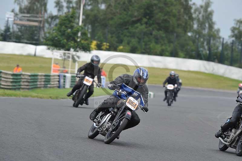 Mallory park Leicestershire;Mallory park photographs;Motorcycle action photographs;classic bikes;event digital images;eventdigitalimages;mallory park;no limits trackday;peter wileman photography;vintage bikes;vintage motorcycles;vmcc festival 1000 bikes