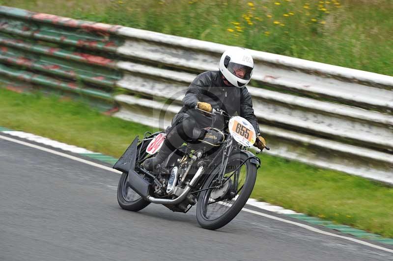 Mallory park Leicestershire;Mallory park photographs;Motorcycle action photographs;classic bikes;event digital images;eventdigitalimages;mallory park;no limits trackday;peter wileman photography;vintage bikes;vintage motorcycles;vmcc festival 1000 bikes