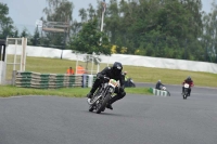 Mallory-park-Leicestershire;Mallory-park-photographs;Motorcycle-action-photographs;classic-bikes;event-digital-images;eventdigitalimages;mallory-park;no-limits-trackday;peter-wileman-photography;vintage-bikes;vintage-motorcycles;vmcc-festival-1000-bikes