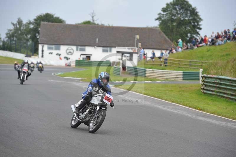 Mallory park Leicestershire;Mallory park photographs;Motorcycle action photographs;classic bikes;event digital images;eventdigitalimages;mallory park;no limits trackday;peter wileman photography;vintage bikes;vintage motorcycles;vmcc festival 1000 bikes