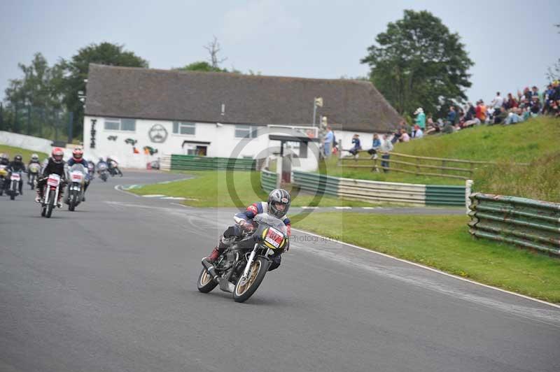 Mallory park Leicestershire;Mallory park photographs;Motorcycle action photographs;classic bikes;event digital images;eventdigitalimages;mallory park;no limits trackday;peter wileman photography;vintage bikes;vintage motorcycles;vmcc festival 1000 bikes