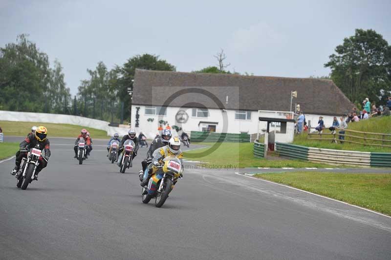 Mallory park Leicestershire;Mallory park photographs;Motorcycle action photographs;classic bikes;event digital images;eventdigitalimages;mallory park;no limits trackday;peter wileman photography;vintage bikes;vintage motorcycles;vmcc festival 1000 bikes