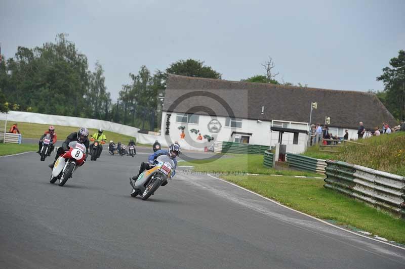 Mallory park Leicestershire;Mallory park photographs;Motorcycle action photographs;classic bikes;event digital images;eventdigitalimages;mallory park;no limits trackday;peter wileman photography;vintage bikes;vintage motorcycles;vmcc festival 1000 bikes