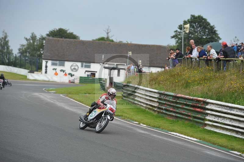 Mallory park Leicestershire;Mallory park photographs;Motorcycle action photographs;classic bikes;event digital images;eventdigitalimages;mallory park;no limits trackday;peter wileman photography;vintage bikes;vintage motorcycles;vmcc festival 1000 bikes