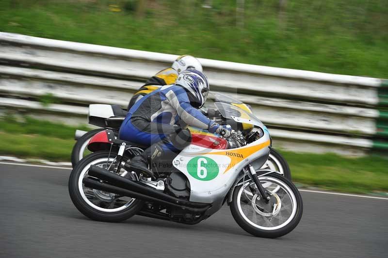 Mallory park Leicestershire;Mallory park photographs;Motorcycle action photographs;classic bikes;event digital images;eventdigitalimages;mallory park;no limits trackday;peter wileman photography;vintage bikes;vintage motorcycles;vmcc festival 1000 bikes