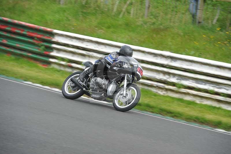 Mallory park Leicestershire;Mallory park photographs;Motorcycle action photographs;classic bikes;event digital images;eventdigitalimages;mallory park;no limits trackday;peter wileman photography;vintage bikes;vintage motorcycles;vmcc festival 1000 bikes