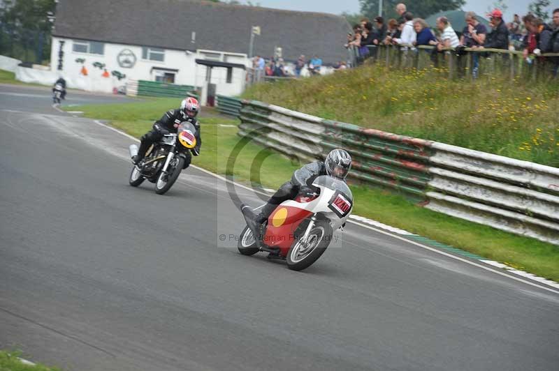 Mallory park Leicestershire;Mallory park photographs;Motorcycle action photographs;classic bikes;event digital images;eventdigitalimages;mallory park;no limits trackday;peter wileman photography;vintage bikes;vintage motorcycles;vmcc festival 1000 bikes