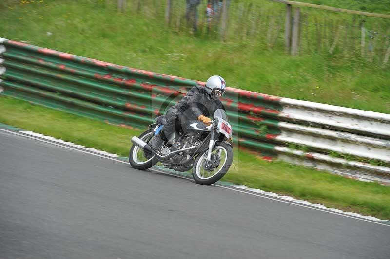 Mallory park Leicestershire;Mallory park photographs;Motorcycle action photographs;classic bikes;event digital images;eventdigitalimages;mallory park;no limits trackday;peter wileman photography;vintage bikes;vintage motorcycles;vmcc festival 1000 bikes