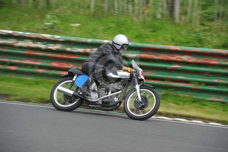 Mallory park Leicestershire;Mallory park photographs;Motorcycle action photographs;classic bikes;event digital images;eventdigitalimages;mallory park;no limits trackday;peter wileman photography;vintage bikes;vintage motorcycles;vmcc festival 1000 bikes