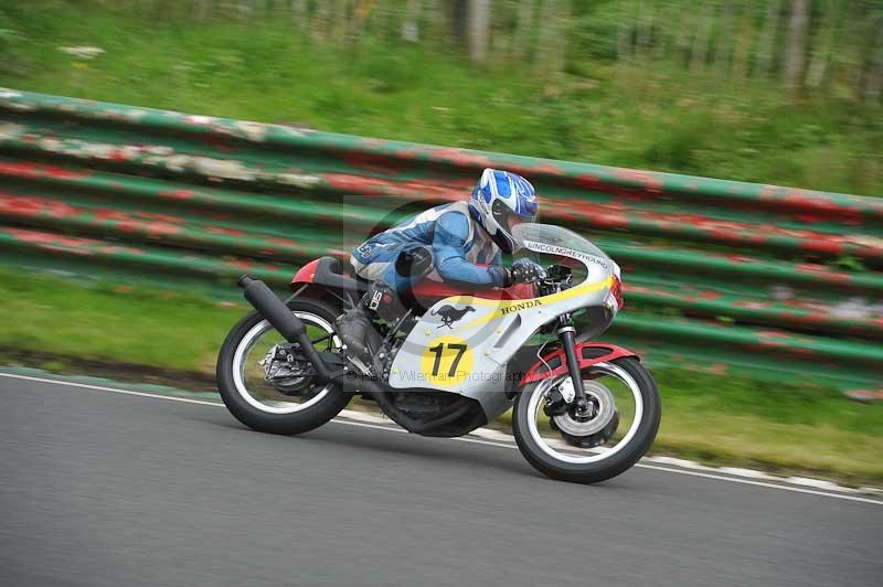 Mallory park Leicestershire;Mallory park photographs;Motorcycle action photographs;classic bikes;event digital images;eventdigitalimages;mallory park;no limits trackday;peter wileman photography;vintage bikes;vintage motorcycles;vmcc festival 1000 bikes