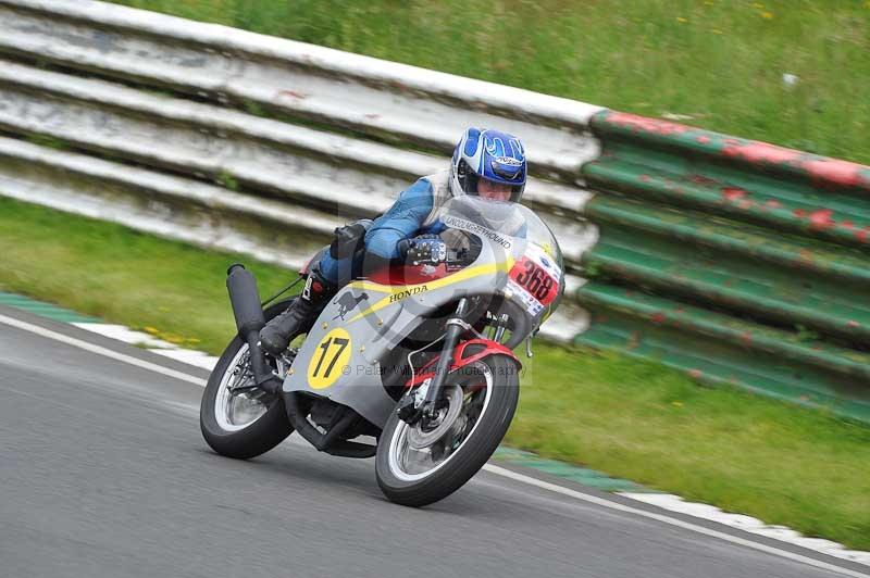 Mallory park Leicestershire;Mallory park photographs;Motorcycle action photographs;classic bikes;event digital images;eventdigitalimages;mallory park;no limits trackday;peter wileman photography;vintage bikes;vintage motorcycles;vmcc festival 1000 bikes