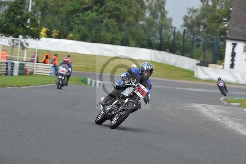 Mallory park Leicestershire;Mallory park photographs;Motorcycle action photographs;classic bikes;event digital images;eventdigitalimages;mallory park;no limits trackday;peter wileman photography;vintage bikes;vintage motorcycles;vmcc festival 1000 bikes