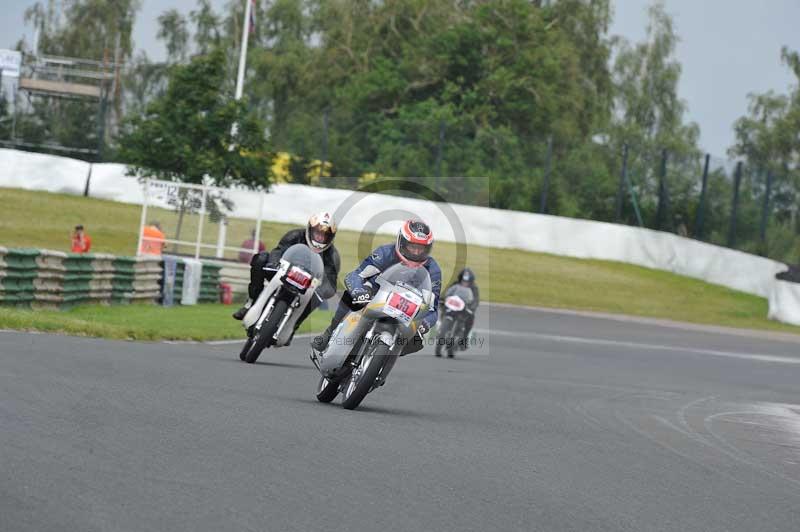 Mallory park Leicestershire;Mallory park photographs;Motorcycle action photographs;classic bikes;event digital images;eventdigitalimages;mallory park;no limits trackday;peter wileman photography;vintage bikes;vintage motorcycles;vmcc festival 1000 bikes