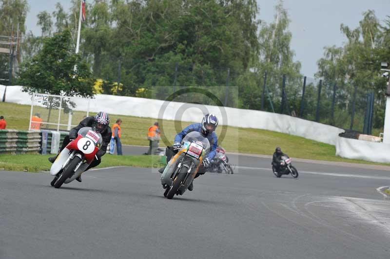 Mallory park Leicestershire;Mallory park photographs;Motorcycle action photographs;classic bikes;event digital images;eventdigitalimages;mallory park;no limits trackday;peter wileman photography;vintage bikes;vintage motorcycles;vmcc festival 1000 bikes