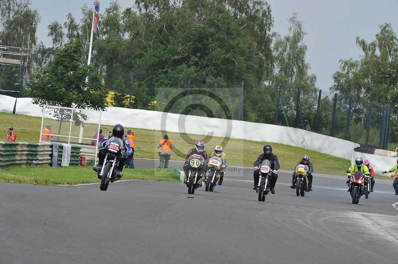 Mallory park Leicestershire;Mallory park photographs;Motorcycle action photographs;classic bikes;event digital images;eventdigitalimages;mallory park;no limits trackday;peter wileman photography;vintage bikes;vintage motorcycles;vmcc festival 1000 bikes