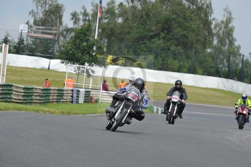 Mallory park Leicestershire;Mallory park photographs;Motorcycle action photographs;classic bikes;event digital images;eventdigitalimages;mallory park;no limits trackday;peter wileman photography;vintage bikes;vintage motorcycles;vmcc festival 1000 bikes