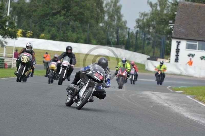 Mallory park Leicestershire;Mallory park photographs;Motorcycle action photographs;classic bikes;event digital images;eventdigitalimages;mallory park;no limits trackday;peter wileman photography;vintage bikes;vintage motorcycles;vmcc festival 1000 bikes