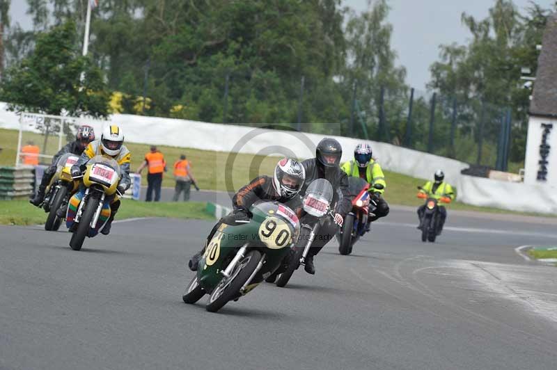 Mallory park Leicestershire;Mallory park photographs;Motorcycle action photographs;classic bikes;event digital images;eventdigitalimages;mallory park;no limits trackday;peter wileman photography;vintage bikes;vintage motorcycles;vmcc festival 1000 bikes