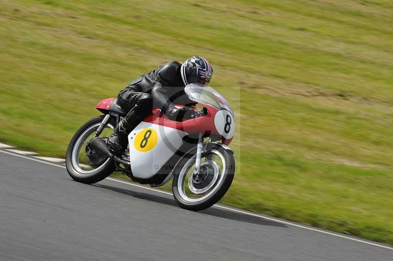 Mallory park Leicestershire;Mallory park photographs;Motorcycle action photographs;classic bikes;event digital images;eventdigitalimages;mallory park;no limits trackday;peter wileman photography;vintage bikes;vintage motorcycles;vmcc festival 1000 bikes