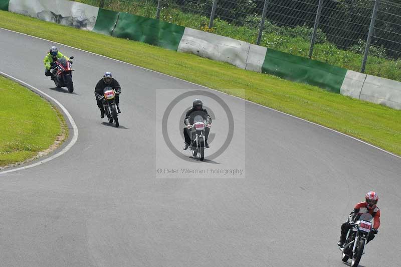 Mallory park Leicestershire;Mallory park photographs;Motorcycle action photographs;classic bikes;event digital images;eventdigitalimages;mallory park;no limits trackday;peter wileman photography;vintage bikes;vintage motorcycles;vmcc festival 1000 bikes