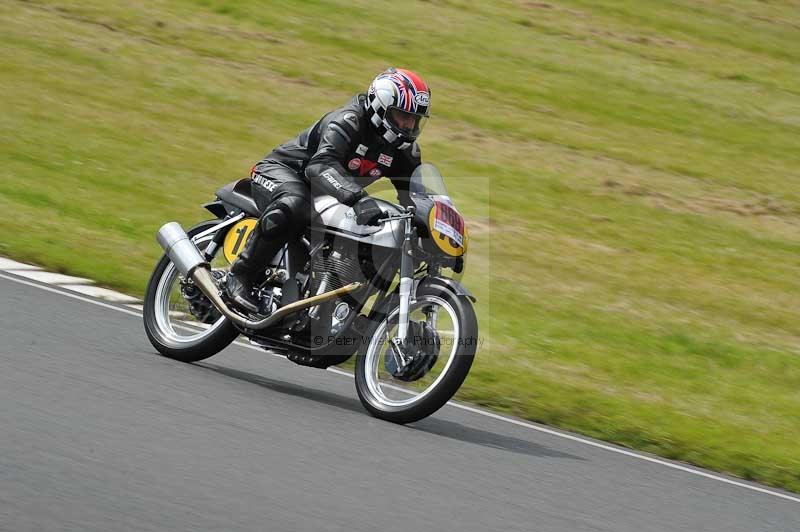 Mallory park Leicestershire;Mallory park photographs;Motorcycle action photographs;classic bikes;event digital images;eventdigitalimages;mallory park;no limits trackday;peter wileman photography;vintage bikes;vintage motorcycles;vmcc festival 1000 bikes