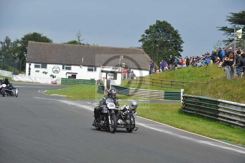 Mallory park Leicestershire;Mallory park photographs;Motorcycle action photographs;classic bikes;event digital images;eventdigitalimages;mallory park;no limits trackday;peter wileman photography;vintage bikes;vintage motorcycles;vmcc festival 1000 bikes