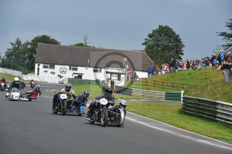 Mallory park Leicestershire;Mallory park photographs;Motorcycle action photographs;classic bikes;event digital images;eventdigitalimages;mallory park;no limits trackday;peter wileman photography;vintage bikes;vintage motorcycles;vmcc festival 1000 bikes