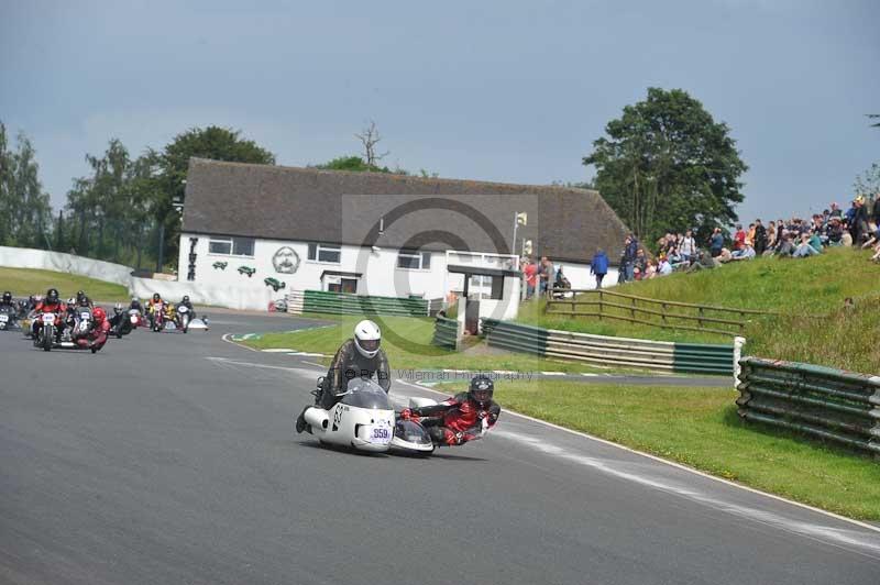 Mallory park Leicestershire;Mallory park photographs;Motorcycle action photographs;classic bikes;event digital images;eventdigitalimages;mallory park;no limits trackday;peter wileman photography;vintage bikes;vintage motorcycles;vmcc festival 1000 bikes