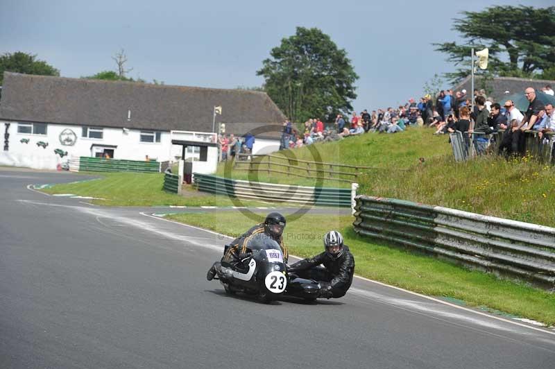 Mallory park Leicestershire;Mallory park photographs;Motorcycle action photographs;classic bikes;event digital images;eventdigitalimages;mallory park;no limits trackday;peter wileman photography;vintage bikes;vintage motorcycles;vmcc festival 1000 bikes