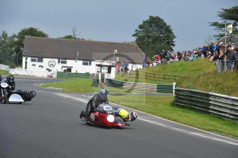 Mallory park Leicestershire;Mallory park photographs;Motorcycle action photographs;classic bikes;event digital images;eventdigitalimages;mallory park;no limits trackday;peter wileman photography;vintage bikes;vintage motorcycles;vmcc festival 1000 bikes