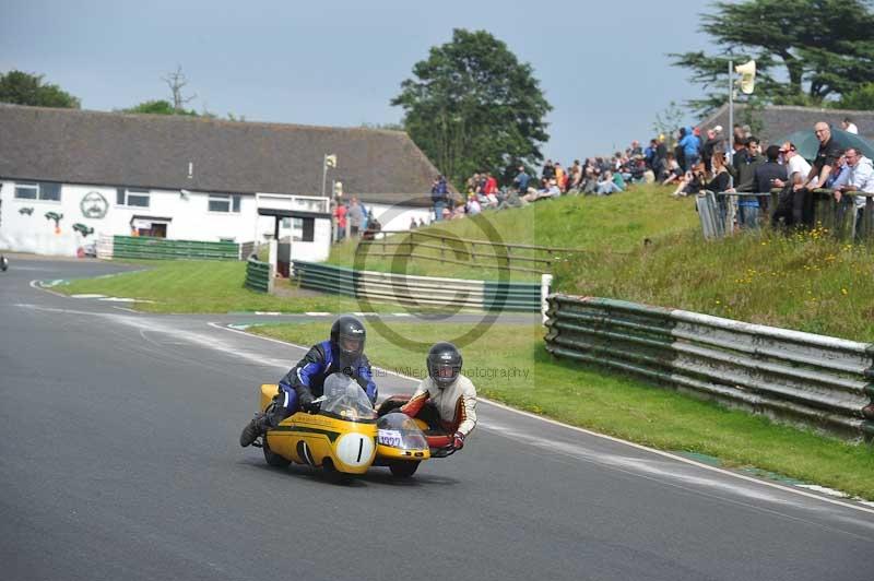 Mallory park Leicestershire;Mallory park photographs;Motorcycle action photographs;classic bikes;event digital images;eventdigitalimages;mallory park;no limits trackday;peter wileman photography;vintage bikes;vintage motorcycles;vmcc festival 1000 bikes