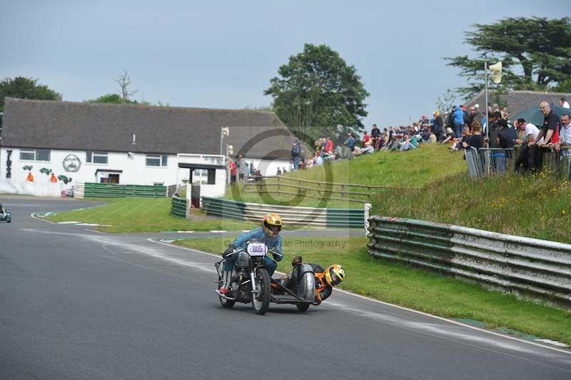 Mallory park Leicestershire;Mallory park photographs;Motorcycle action photographs;classic bikes;event digital images;eventdigitalimages;mallory park;no limits trackday;peter wileman photography;vintage bikes;vintage motorcycles;vmcc festival 1000 bikes