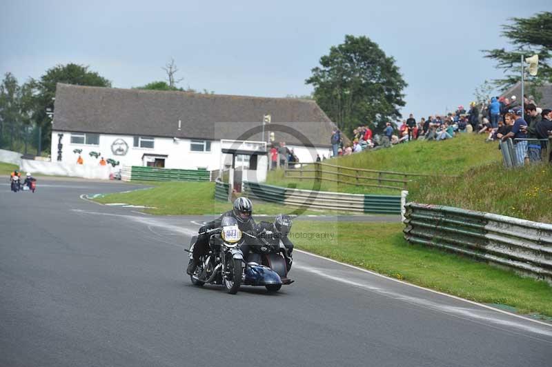 Mallory park Leicestershire;Mallory park photographs;Motorcycle action photographs;classic bikes;event digital images;eventdigitalimages;mallory park;no limits trackday;peter wileman photography;vintage bikes;vintage motorcycles;vmcc festival 1000 bikes
