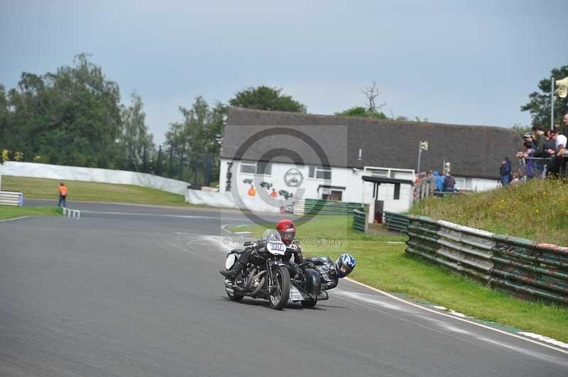 Mallory park Leicestershire;Mallory park photographs;Motorcycle action photographs;classic bikes;event digital images;eventdigitalimages;mallory park;no limits trackday;peter wileman photography;vintage bikes;vintage motorcycles;vmcc festival 1000 bikes