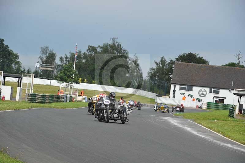 Mallory park Leicestershire;Mallory park photographs;Motorcycle action photographs;classic bikes;event digital images;eventdigitalimages;mallory park;no limits trackday;peter wileman photography;vintage bikes;vintage motorcycles;vmcc festival 1000 bikes