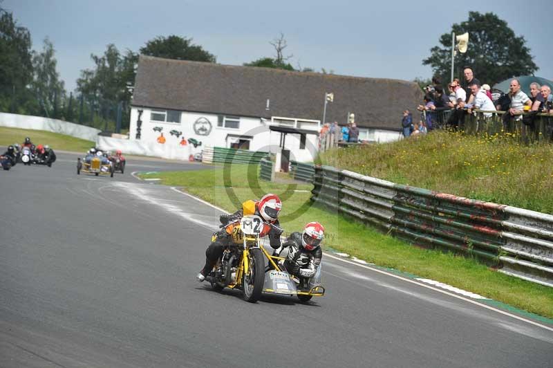 Mallory park Leicestershire;Mallory park photographs;Motorcycle action photographs;classic bikes;event digital images;eventdigitalimages;mallory park;no limits trackday;peter wileman photography;vintage bikes;vintage motorcycles;vmcc festival 1000 bikes